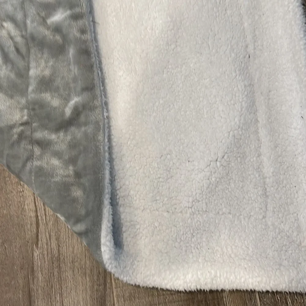 Reversible Green/Gray/white throw